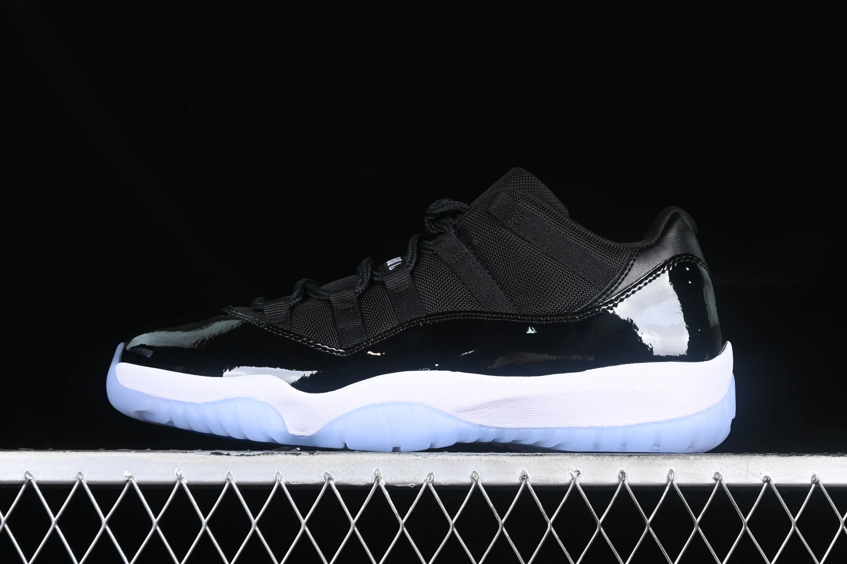 All categories Air Jordan Jordan series basketball shoes Air Jordan 11 F version Air Jordan 11 Low "Space Jam" AJ11 Joe 11 slam dunk real standard real carbon low-top basketball shoes FV5104-004